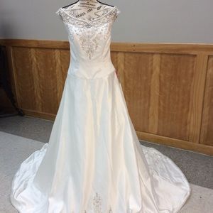 Jasmine wedding Dress sz 14